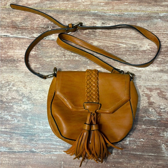 Mellow World | GUC Tan Crossbody Bag Braided Accent - Picture 1 of 8